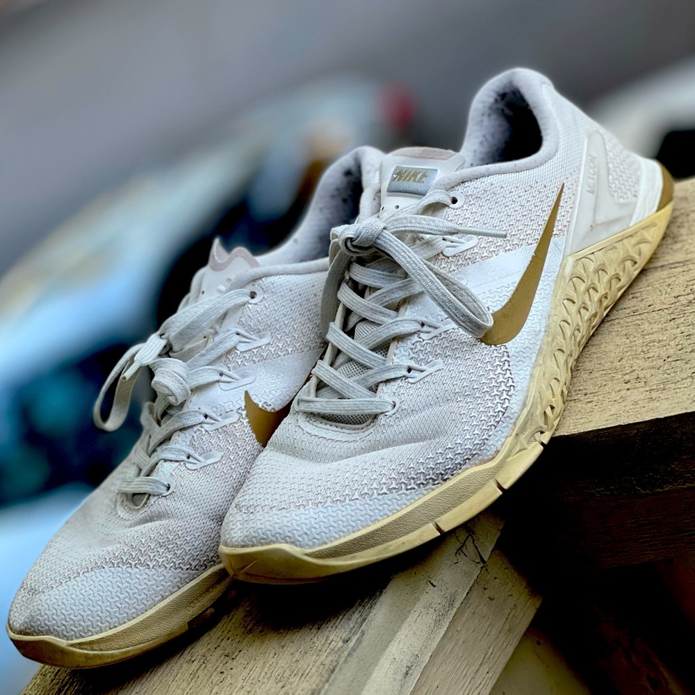 NIKE Metcon White/Gold. Size 10